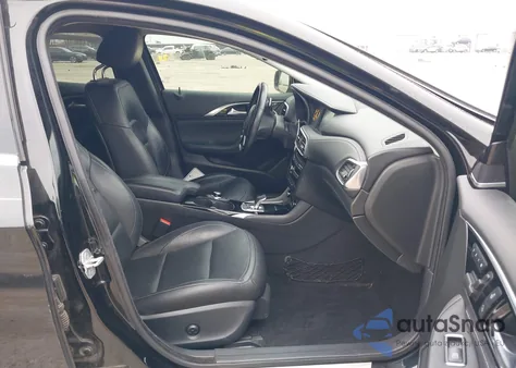 2017 Infiniti Qx30 Premium z USA, uszkodzony, nr VIN SJKCH5CP3HA026770